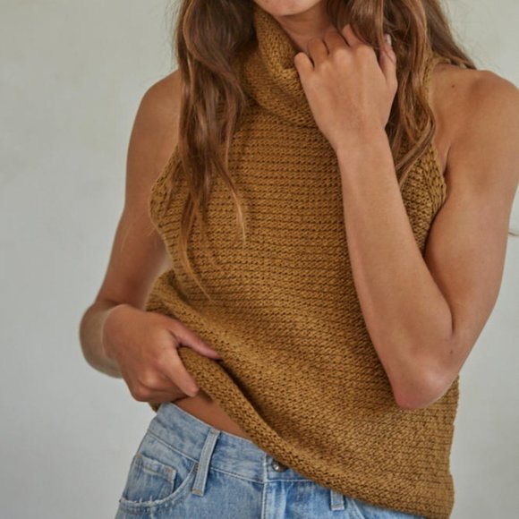 Salma Turtle Neck - Picture 1 of 3